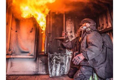 Les premiers gants de pompiers limitant les PFAS